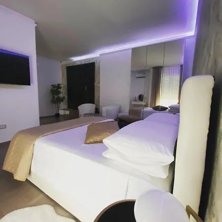 The World 4* برينديسي