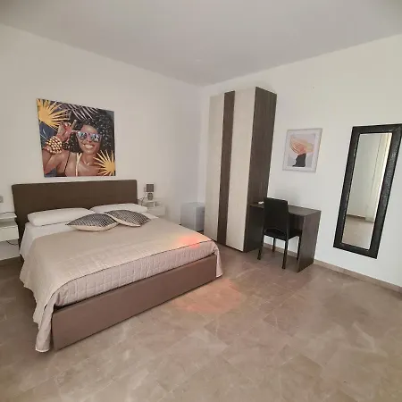 The World ברינדיזי