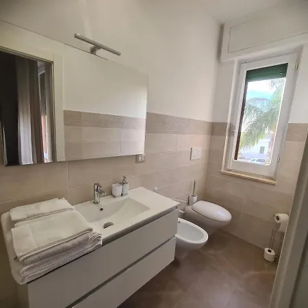 The World 4* برينديسي