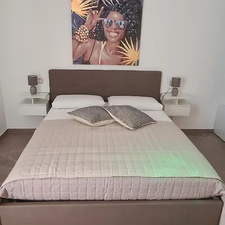 לינה וארוחת בוקר The World 4*