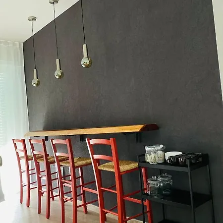 The World לינה וארוחת בוקר