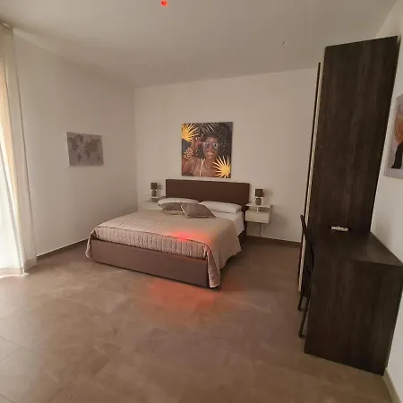 The World לינה וארוחת בוקר ברינדיזי