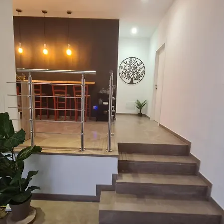 The World ברינדיזי